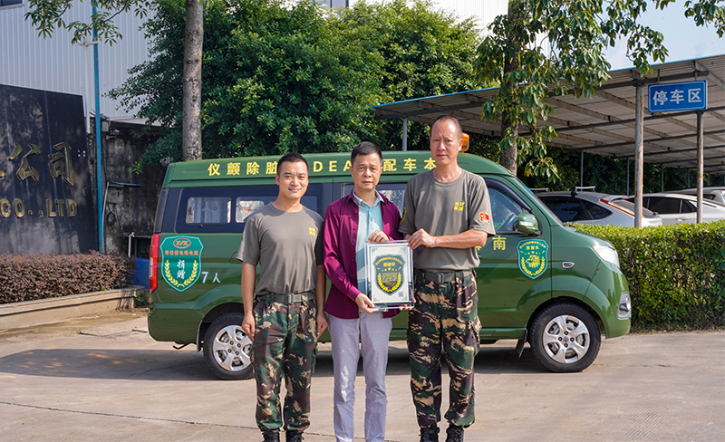 暖心捐赠 助力公益丨小蝌蚪视频色版公司向南狮救援队捐赠救援汽车