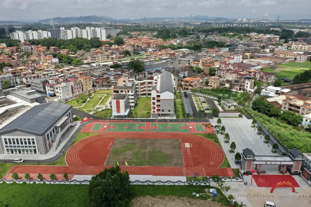 千年松塘，翰林书乡；巍巍学府，德渥群芳。翰林小学